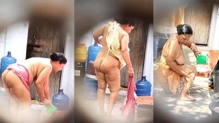 Neighbour Bhabhi Bathing Secretly Recorded MMS